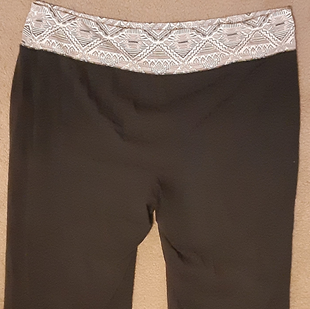 Black capris